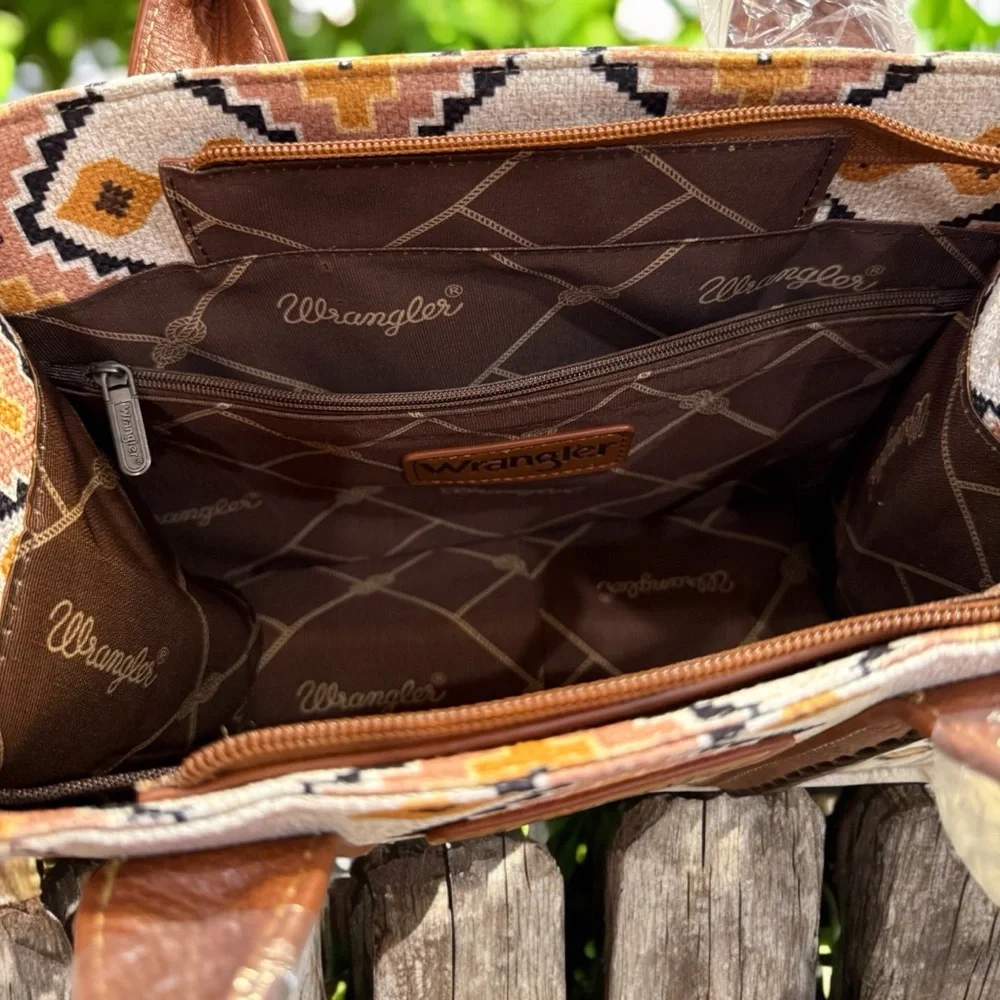 NWT Wrangler Aztec Tote Bag For Women - Picture 2 of 2